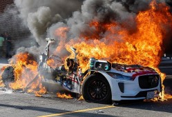 洛杉矶惊现新兵种 两大因素引爆加州“内战”升级