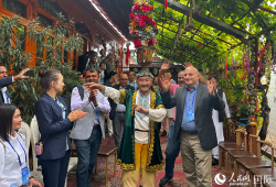 外媒走进新疆：“多民族和谐共处构成生动的中国画卷”