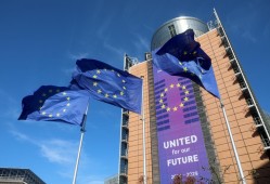 特朗普：钢铝关税加倍 欧盟加拿大：强烈遗憾！强烈反对！