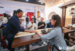 外媒走进新疆：“多民族和谐共处构成生动的中国画卷”