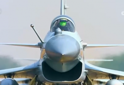 一战成名，中国歼-10靠什么火出圈？