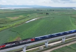 “钢铁驼队”势头强劲保障全球供应链稳定 为经济发展插上腾飞“翅膀”