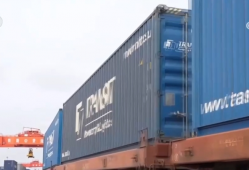 “钢铁驼队”势头强劲保障全球供应链稳定 为经济发展插上腾飞“翅膀”