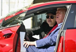 特朗普：“没空理马斯克” 欧洲抛橄榄枝