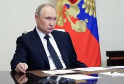 反制西方国家限价 普京延长石油禁供措施