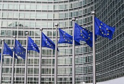 欧盟正式取消对叙利亚经济制裁