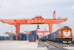 “钢铁驼队”势头强劲保障全球供应链稳定 为经济发展插上腾飞“翅膀”